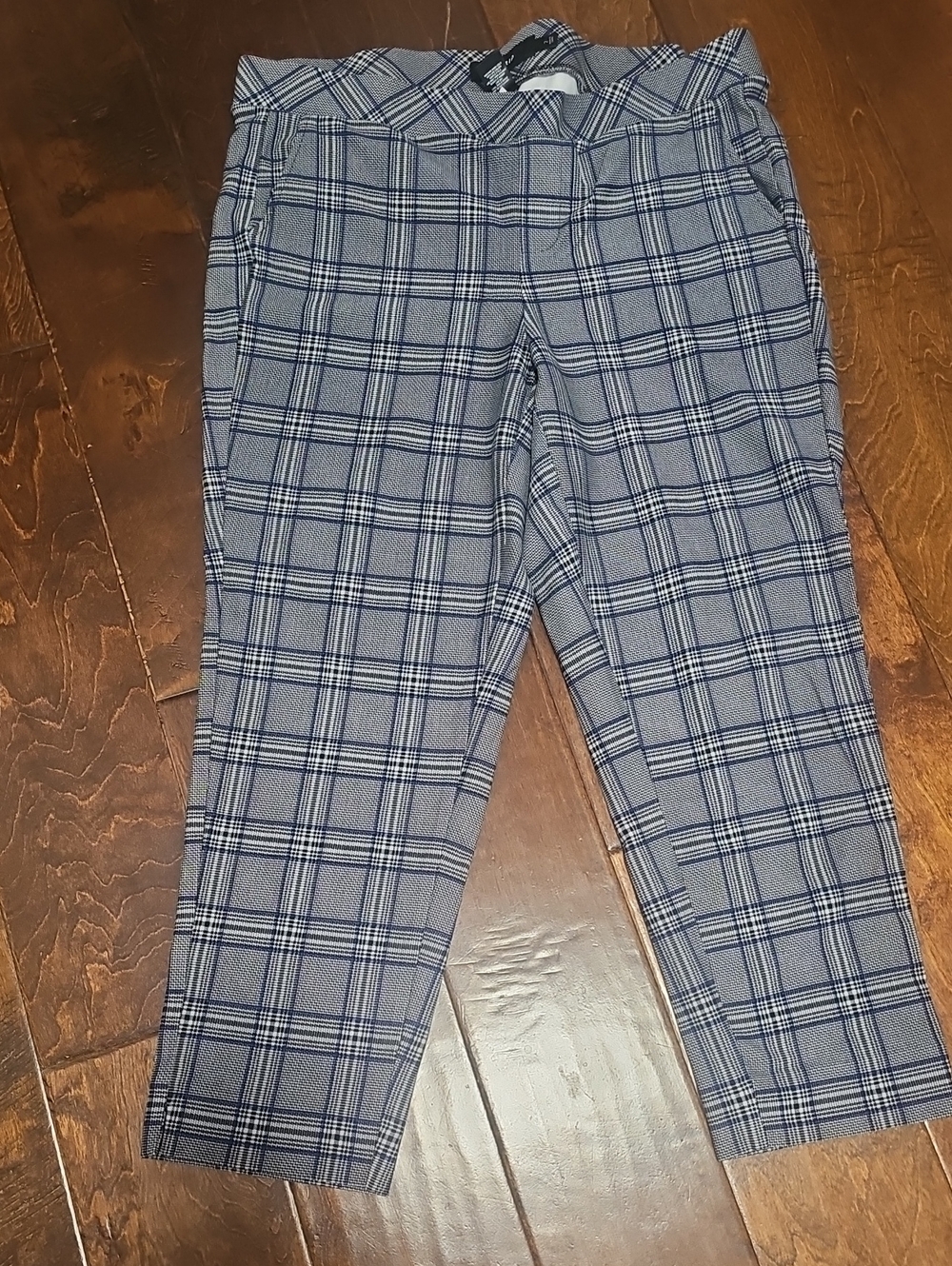 Torrid Sz 2 Plaid Pixie Pants Gray, Blue And White EUC